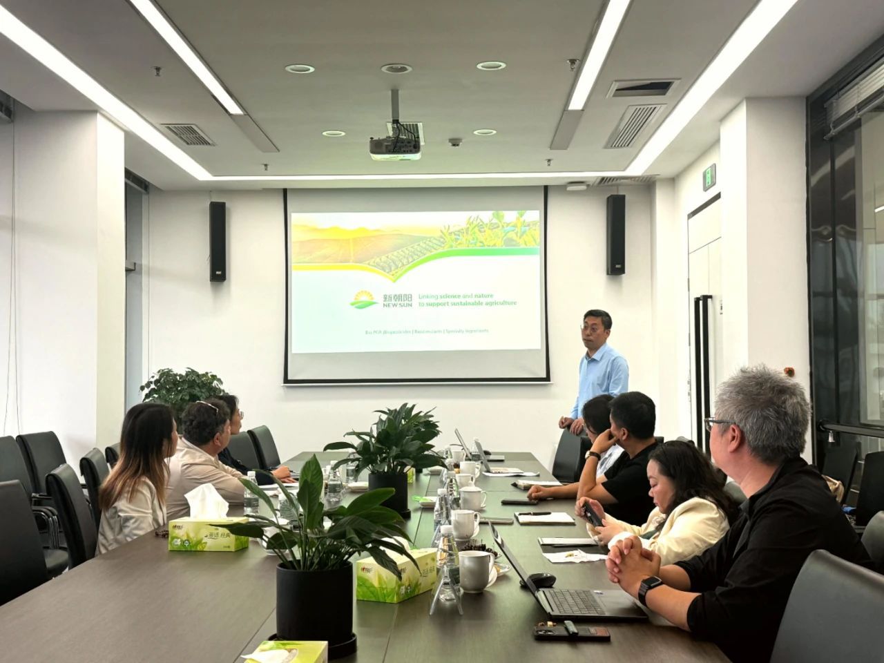 以色列駐成都總領(lǐng)事代表團一行蒞臨新朝陽(yáng)參觀(guān)交流，共探中以農業(yè)科技協(xié)同發(fā)展之路